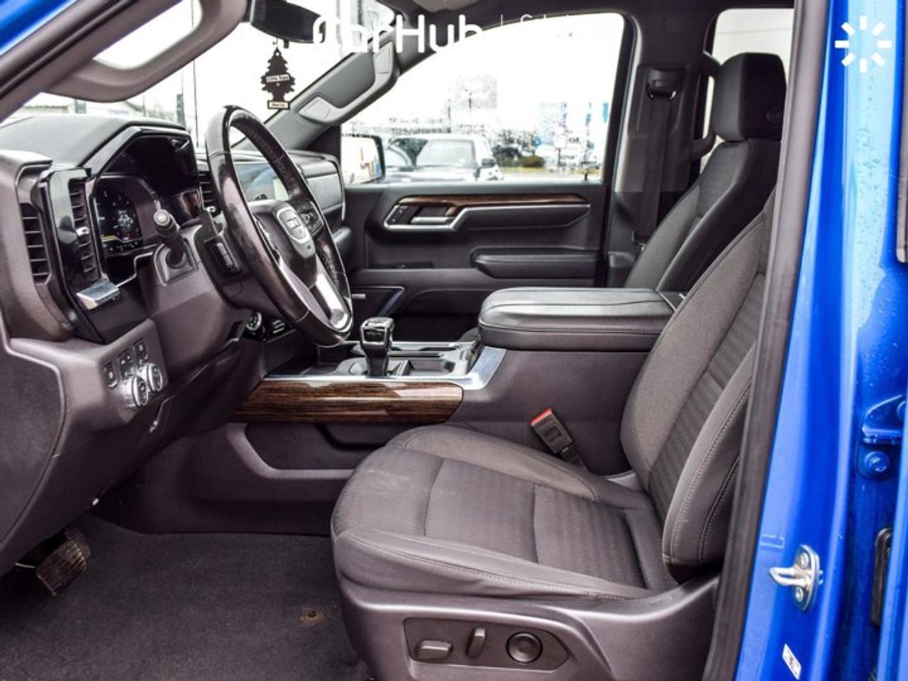 2024 GMC Sierra 1500 Elevation 4WD Crew Cab 157"5.3L 5 Passengers with Captain chair Photo