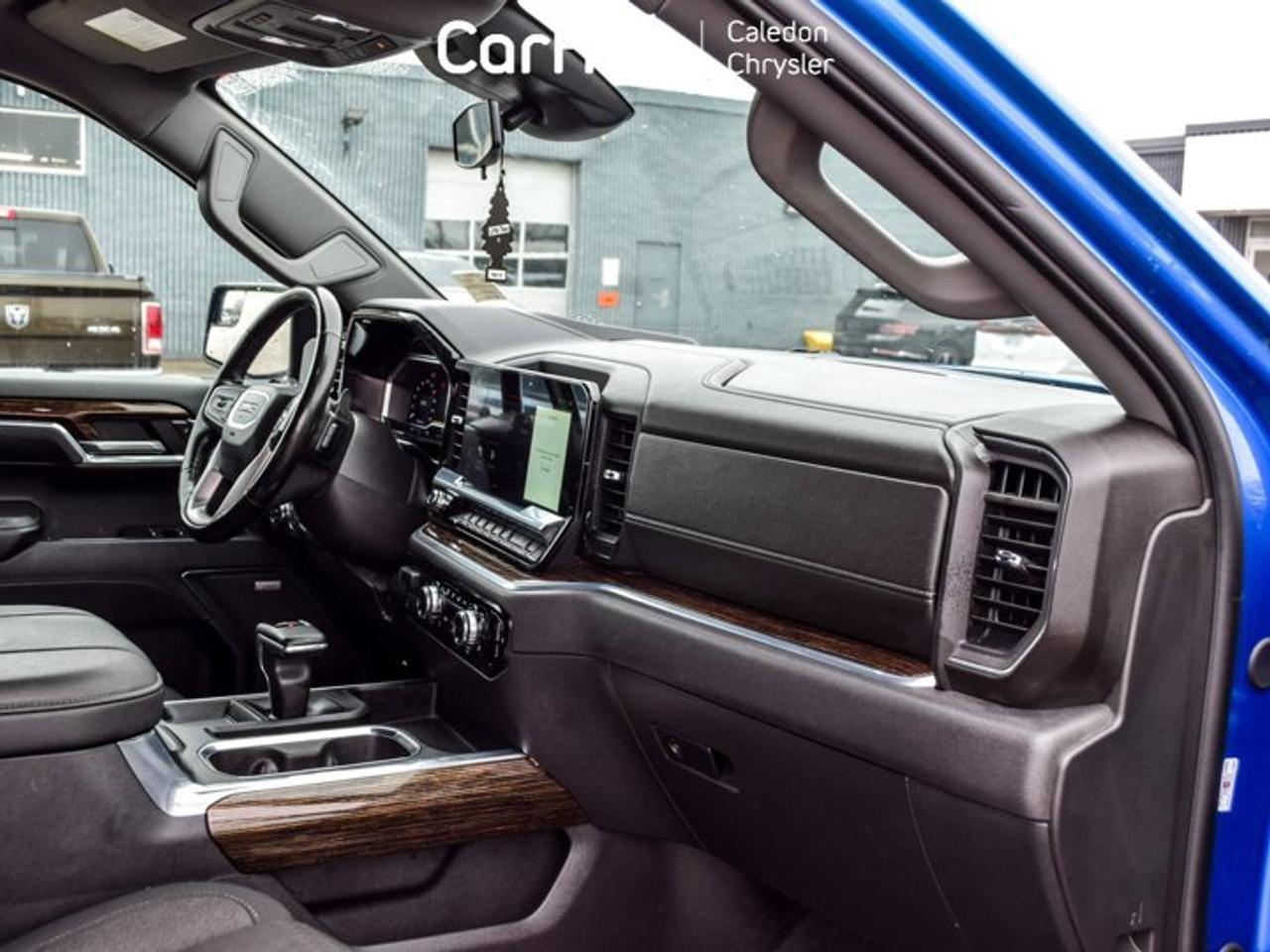 2024 GMC Sierra 1500 Elevation 4WD Crew Cab 157"5.3L 5 Passengers with Captain chair Photo