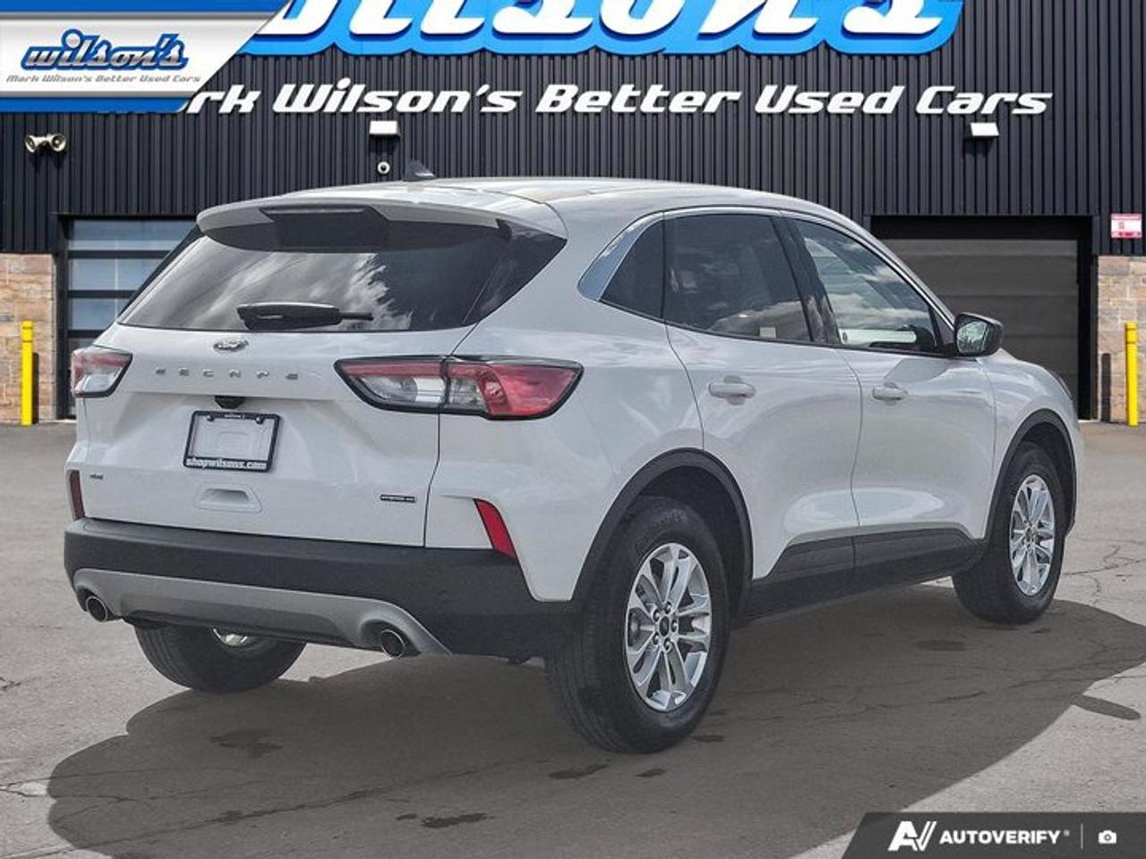 2022 Ford Escape SE Hybrid AWD | 201A PKG | Heated Seats + Steering | Remote Start | Power Liftgate | and More ! Photo