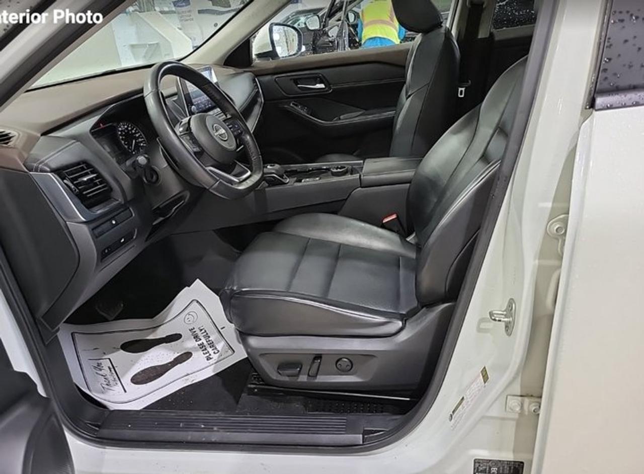 2022 Nissan Rogue SV Premium AWD | Leather | Sunroof | 360 Camera | Heated Steering + Seats | CarPlay + Android & More Photo2