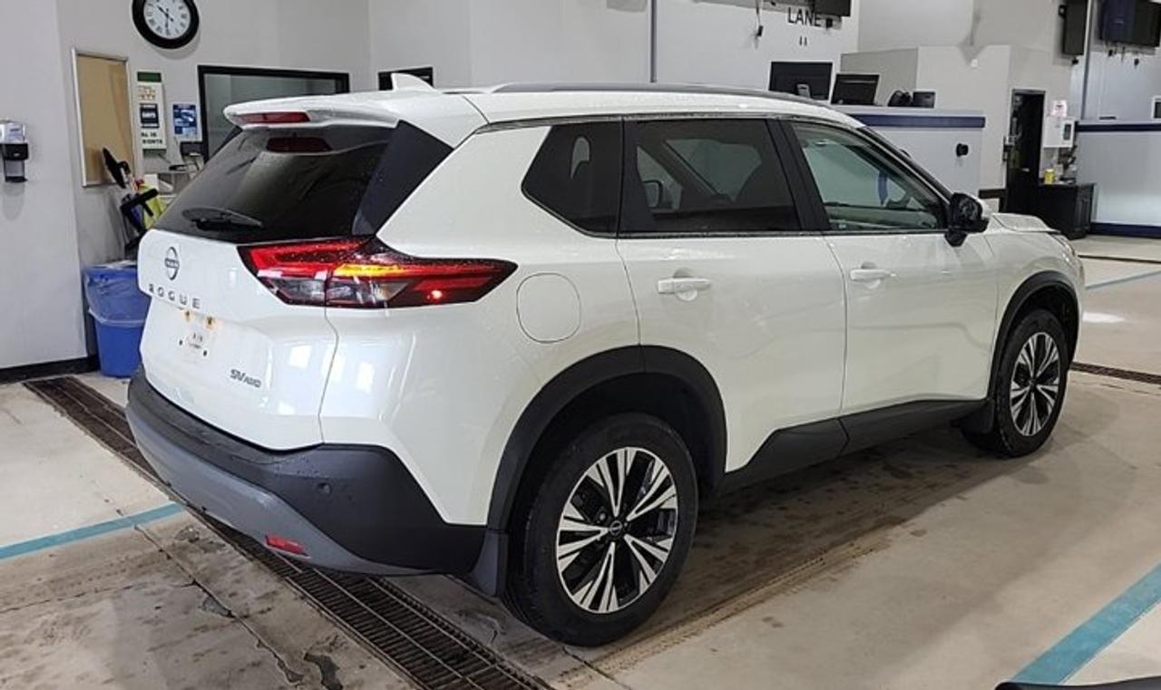 2022 Nissan Rogue SV Premium AWD | Leather | Sunroof | 360 Camera | Heated Steering + Seats | CarPlay + Android & More Photo