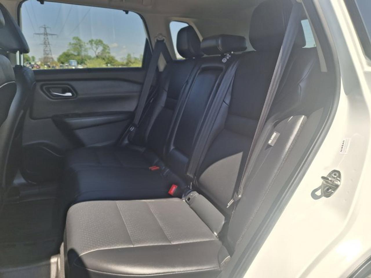 2022 Nissan Rogue SV Premium AWD | Leather | Sunroof | 360 Camera | Heated Steering + Seats | CarPlay + Android & More Photo