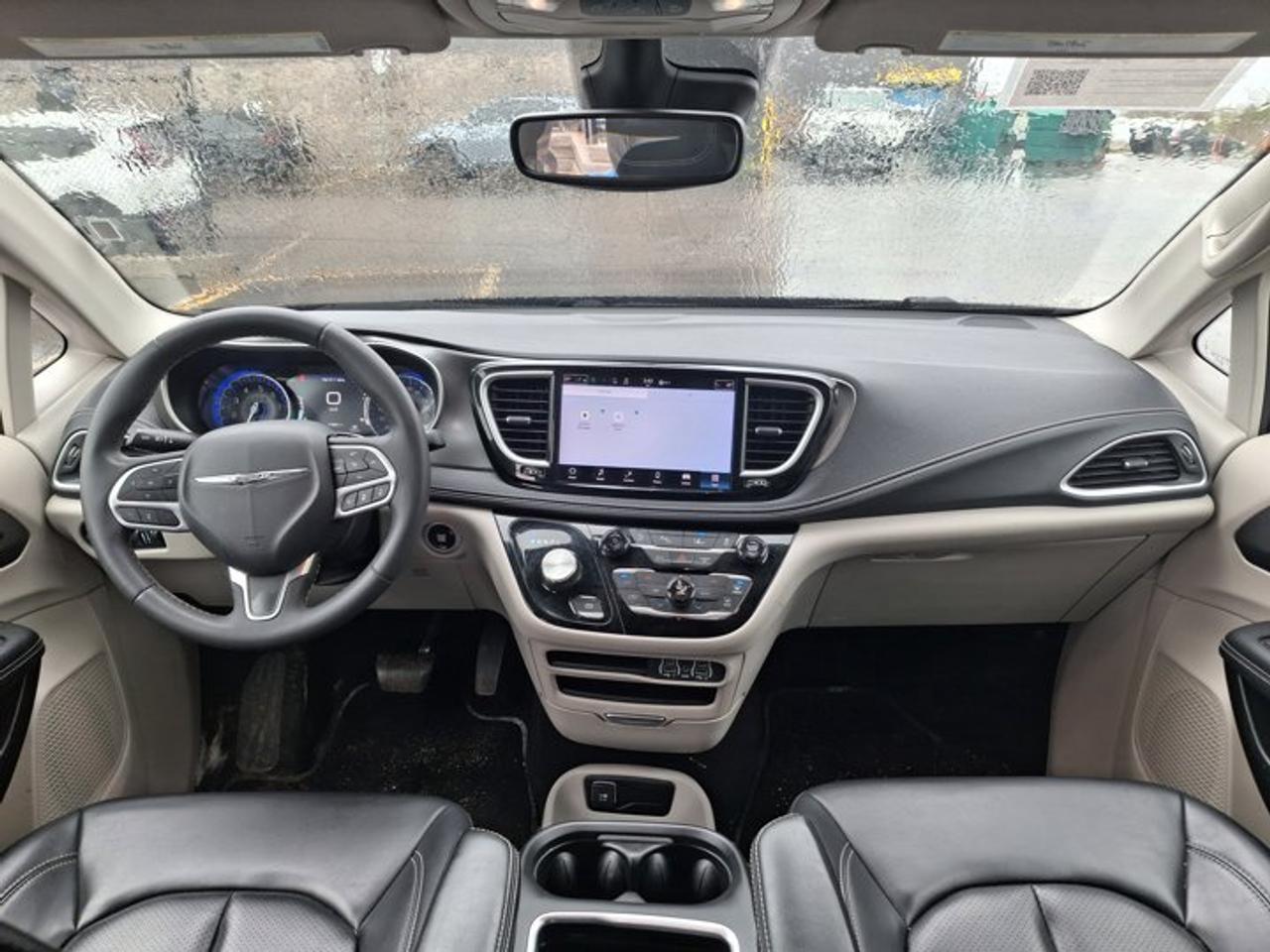 2023 Chrysler Pacifica Touring L AWD | Leather | Heated Steering + Seats | Power Hatch + Sliding Doors | CarPlay & More ! Photo