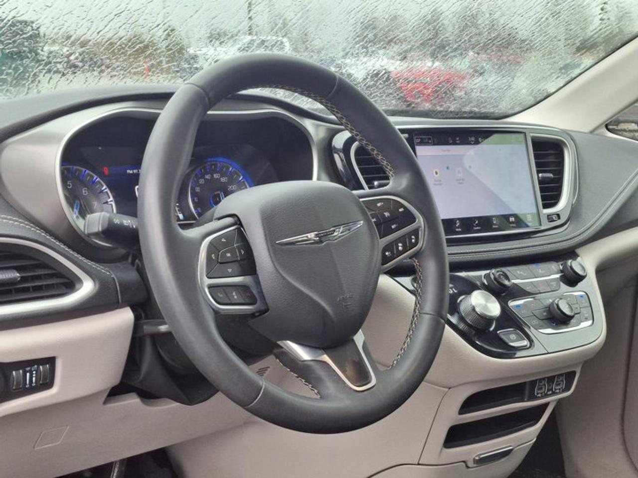 2023 Chrysler Pacifica Touring L AWD | Leather | Heated Steering + Seats | Power Hatch + Sliding Doors | CarPlay & More ! Photo