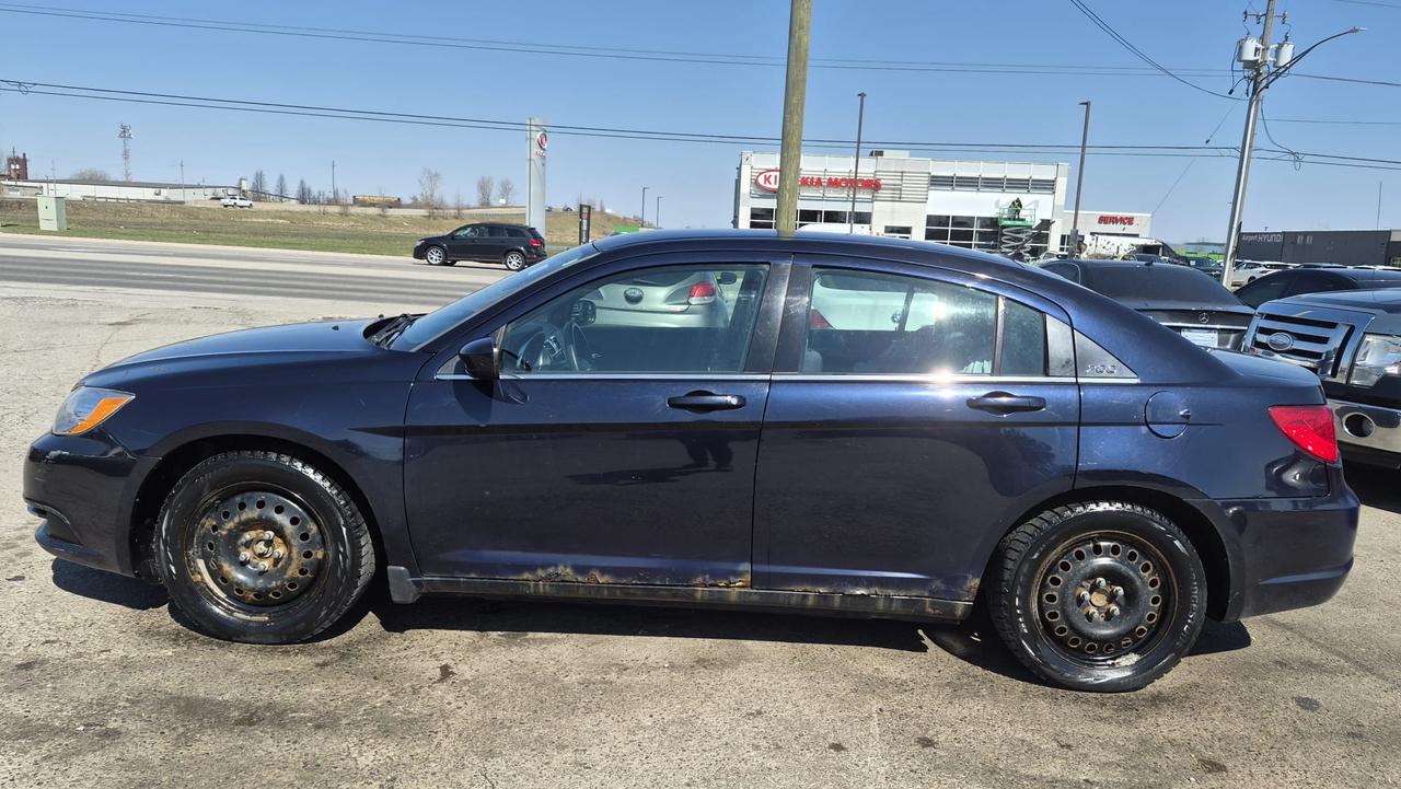 2012 Chrysler 200 LX Photo