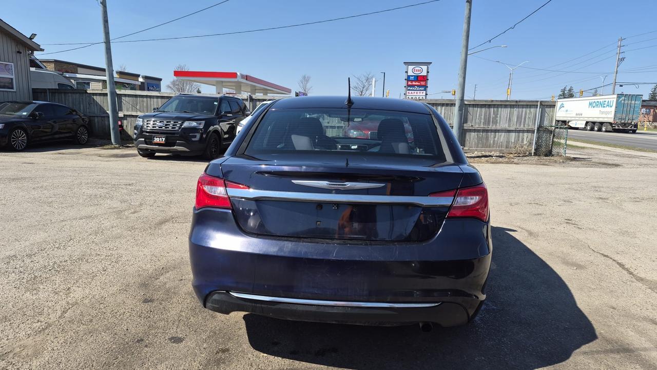 2012 Chrysler 200 LX Photo3