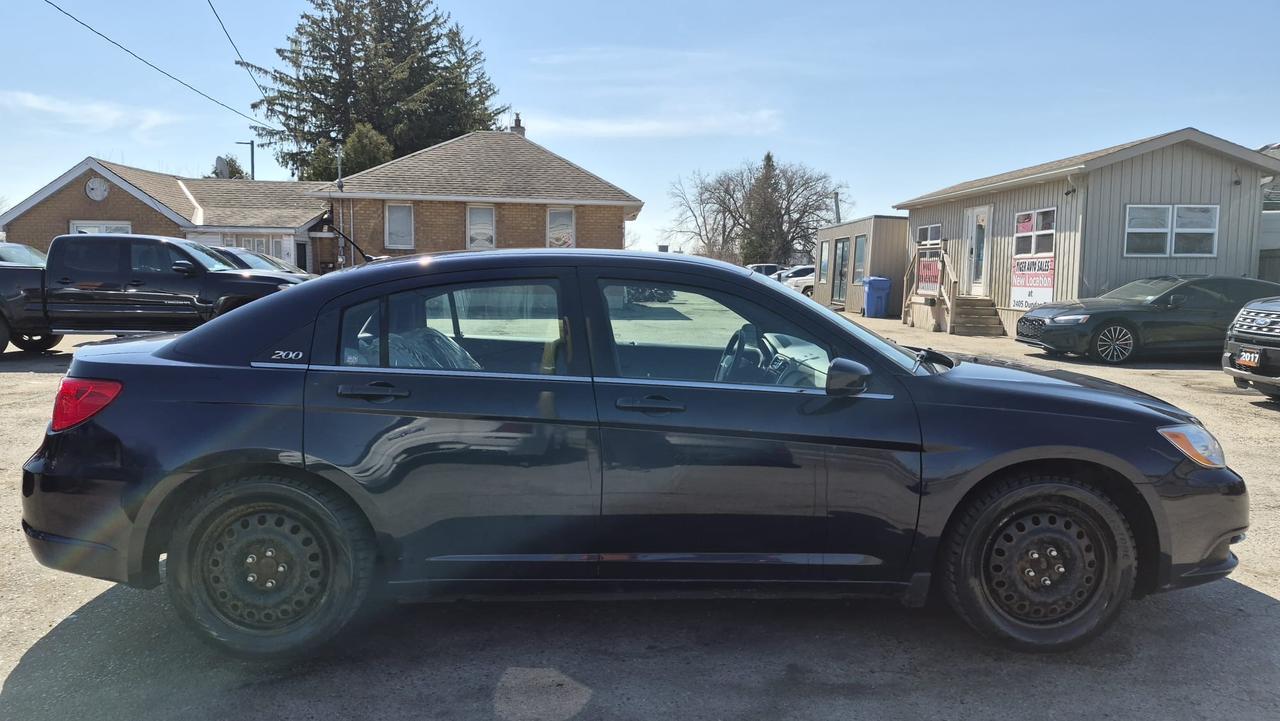 2012 Chrysler 200 LX Photo