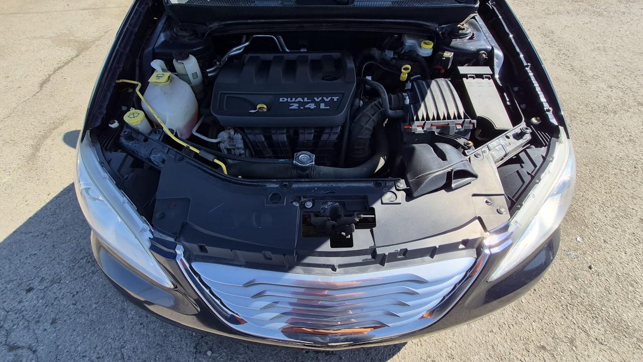 2012 Chrysler 200 LX Photo