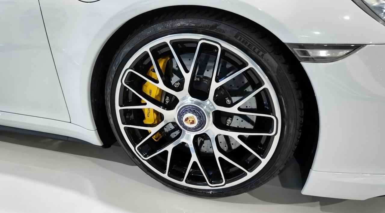 2014 Porsche 911 Turbo S Photo2