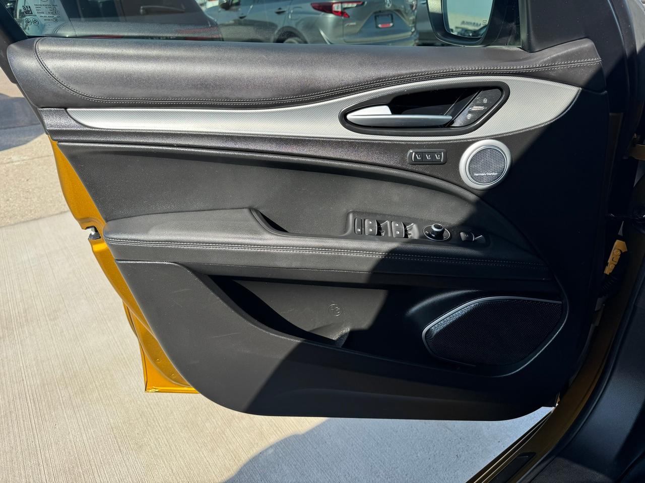 2022 Alfa Romeo Stelvio Veloce Photo