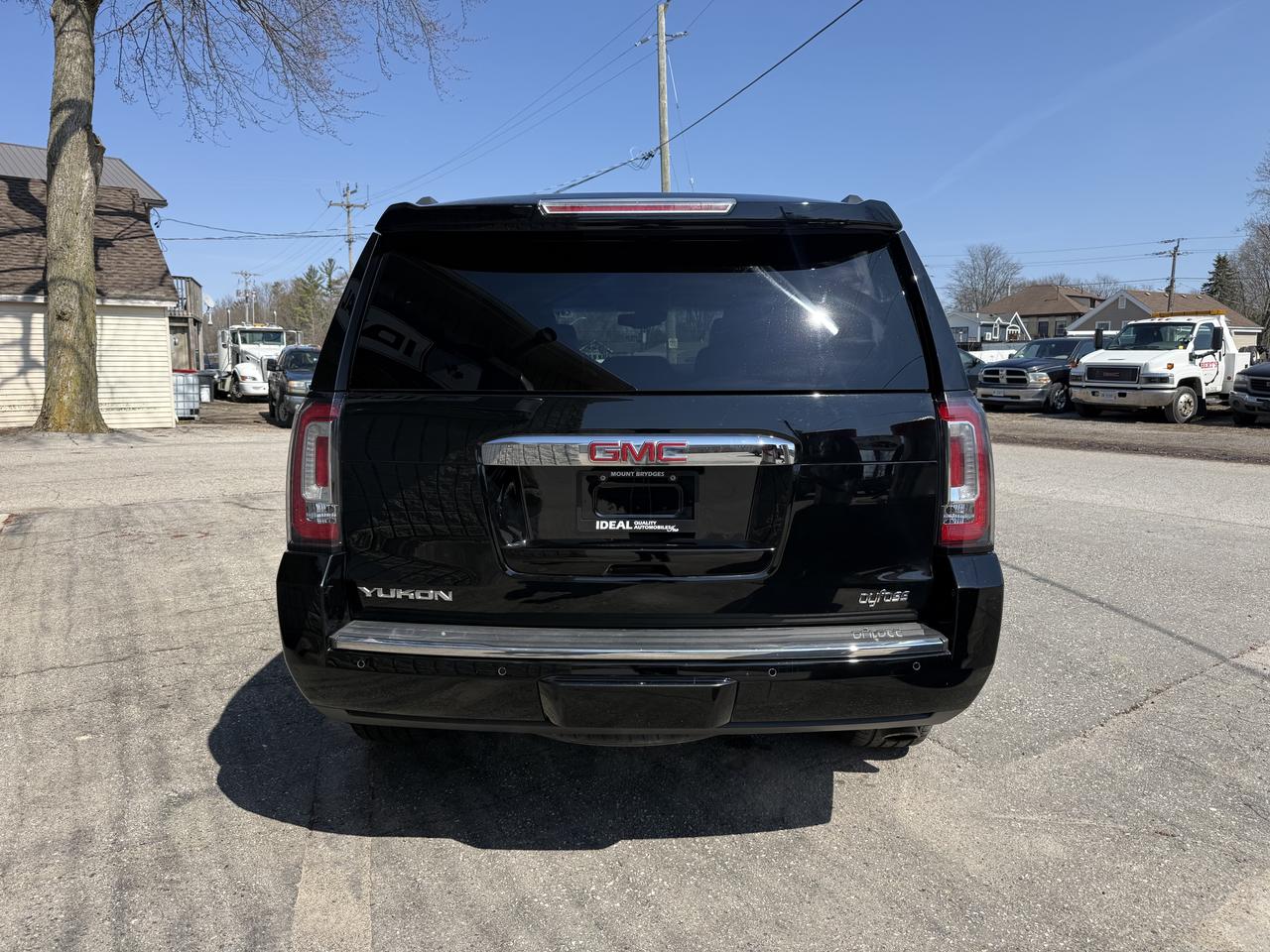 2017 GMC Yukon Denali Photo