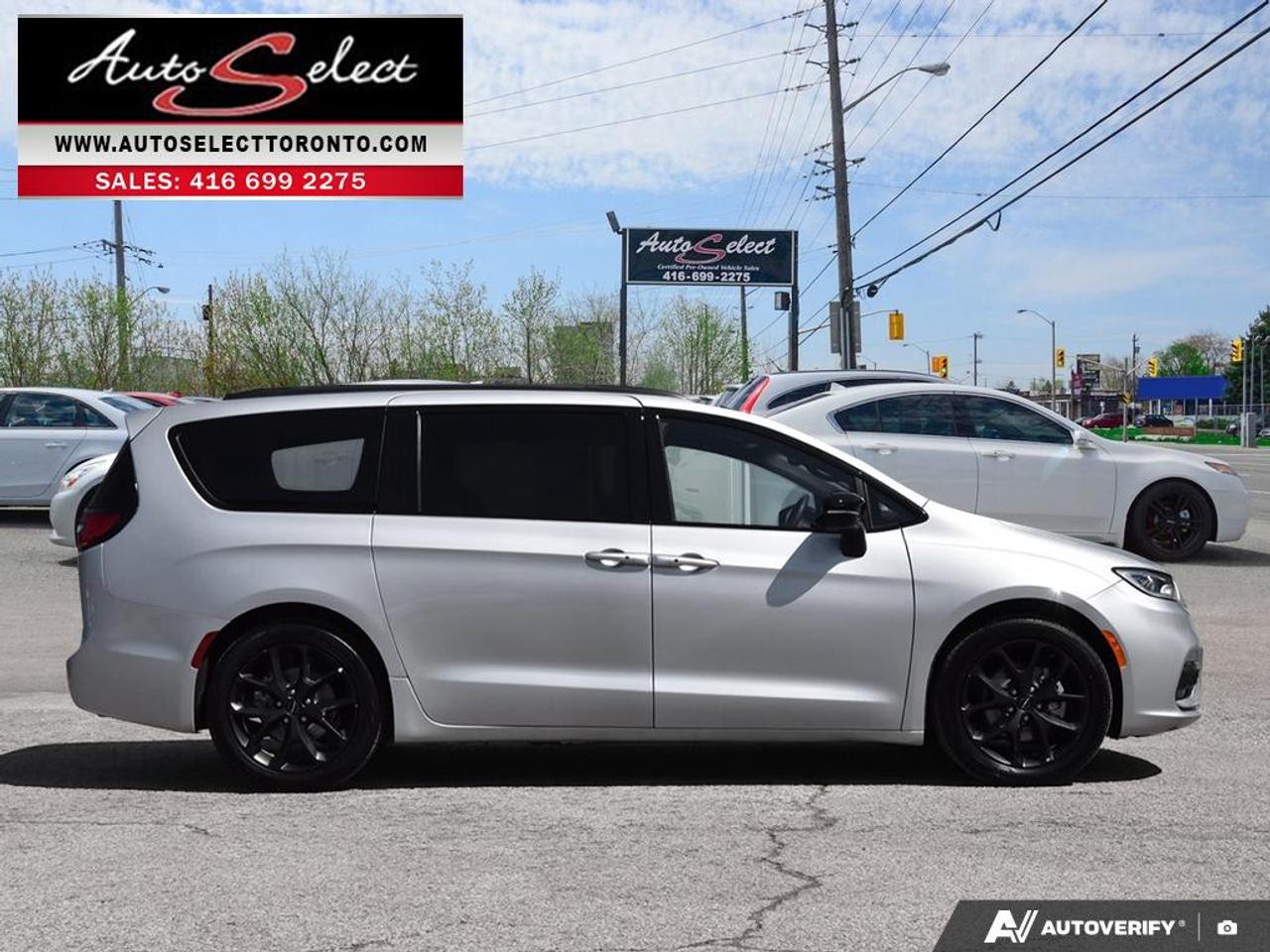 2024 Chrysler Pacifica Touring-L Sport "S" - Apple Carplay - Panoramic Sunroof Photo