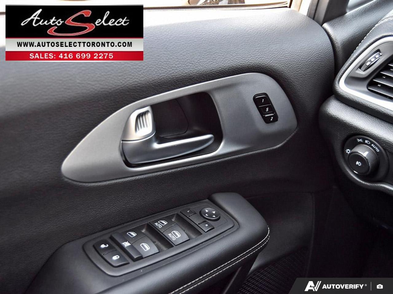 2024 Chrysler Pacifica Touring-L Sport "S" - Apple Carplay - Panoramic Sunroof Photo