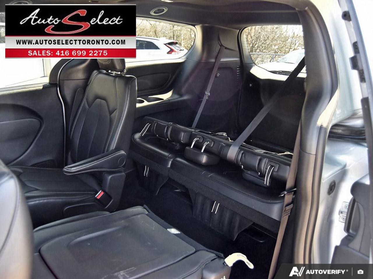 2024 Chrysler Pacifica Touring-L Sport "S" - Apple Carplay - Panoramic Sunroof Photo