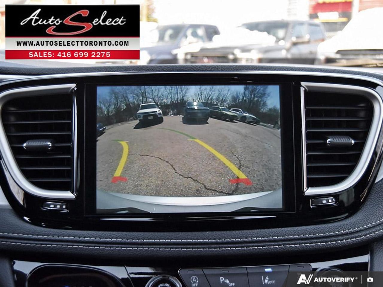 2024 Chrysler Pacifica Touring-L Sport "S" - Apple Carplay - Panoramic Sunroof Photo