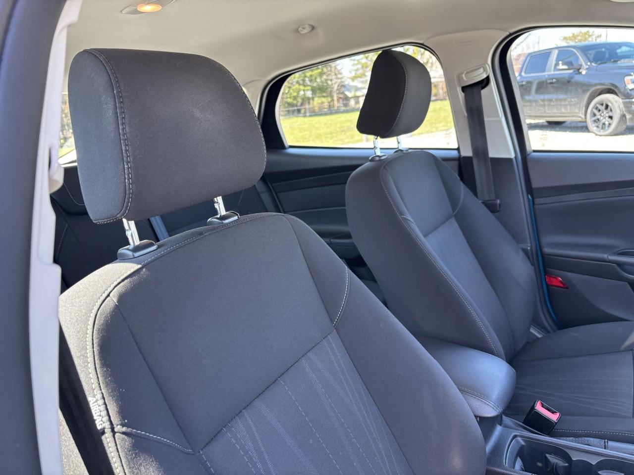 2015 Ford Focus SE *30 FORD DEALER SERVICE RECORDS* Photo