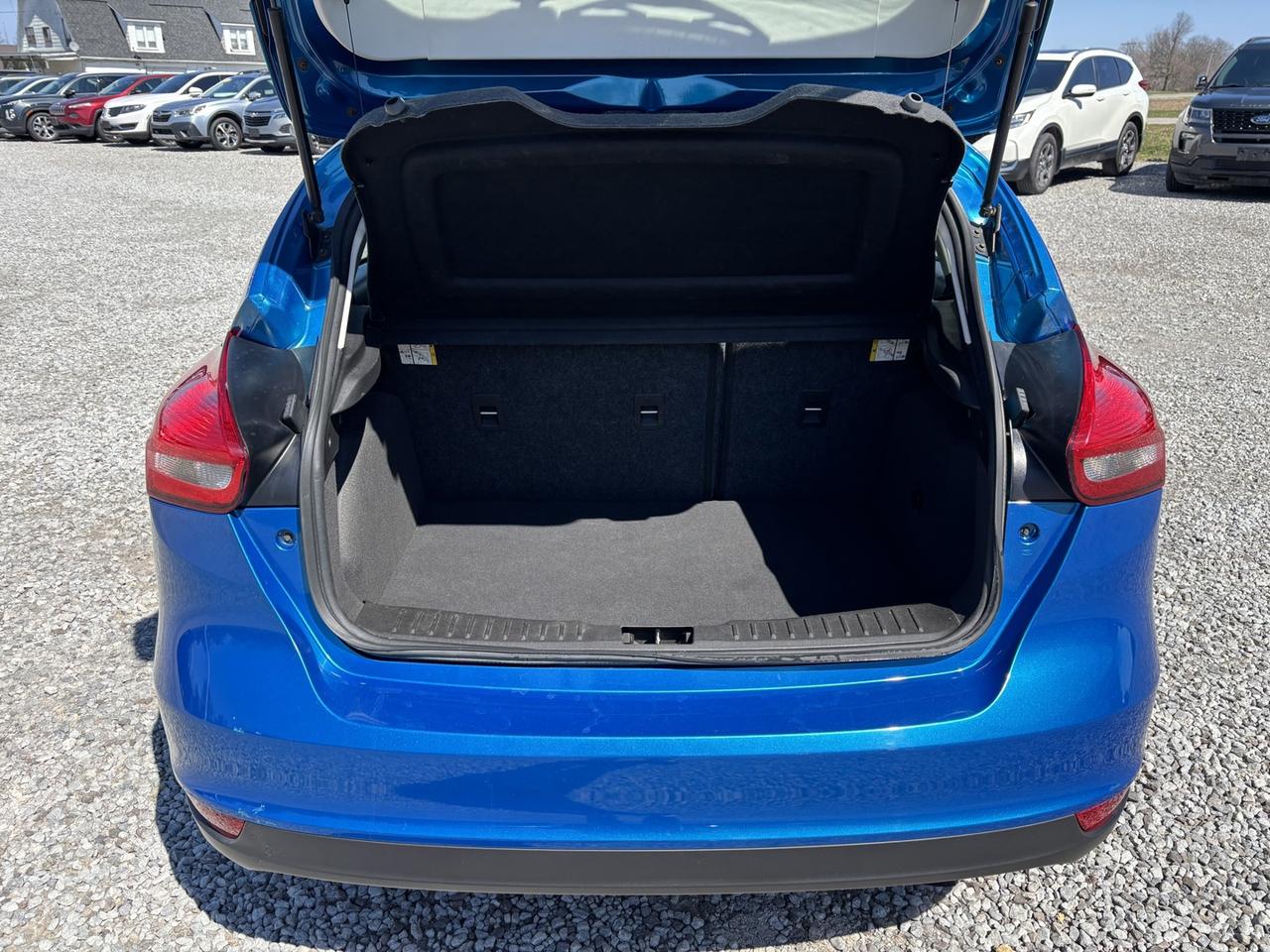 2015 Ford Focus SE *30 FORD DEALER SERVICE RECORDS* Photo
