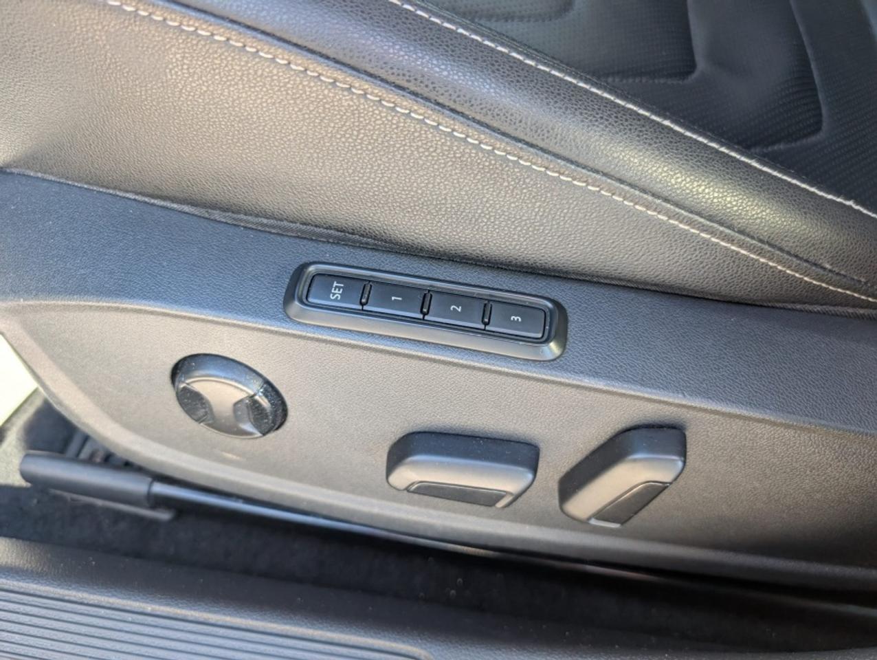 2019 Volkswagen Jetta * EXECLINE * NAVI * PANO ROOF Photo