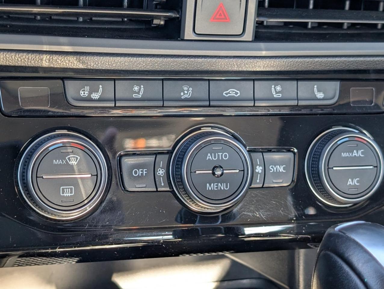 2019 Volkswagen Jetta * EXECLINE * NAVI * PANO ROOF - Photo #18