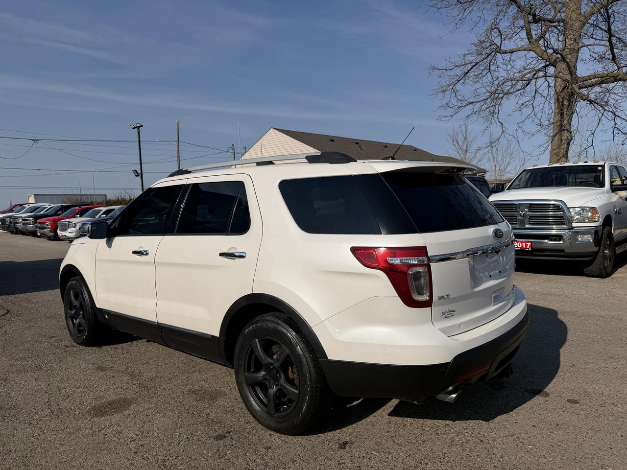 2012 Ford Explorer XLT | CLEAN CARFAX Photo4