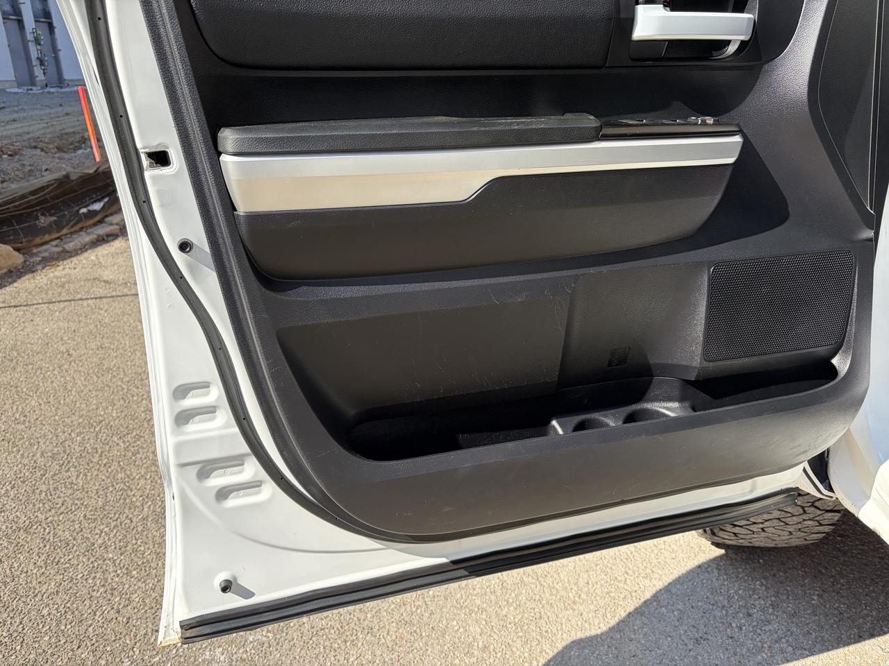 2016 Toyota Tundra SR5 Photo
