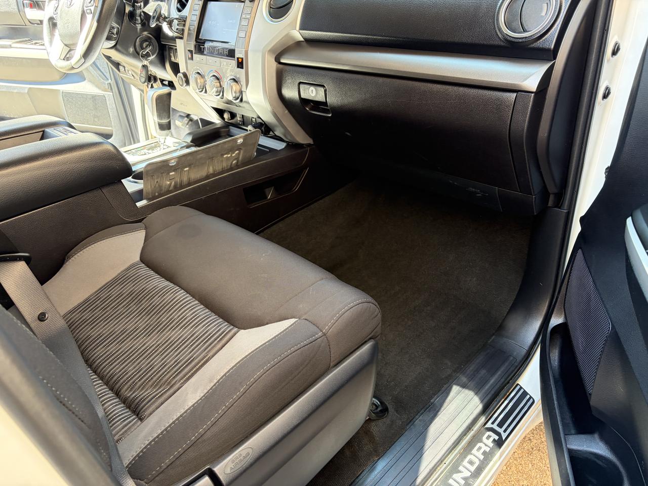 2016 Toyota Tundra SR5 Photo