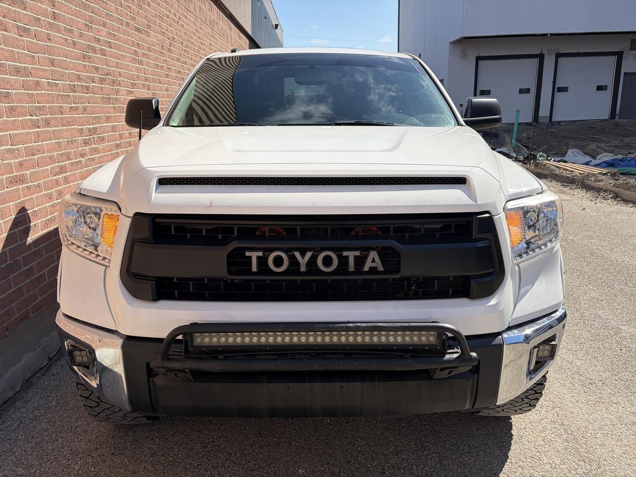 2016 Toyota Tundra SR5 Photo2