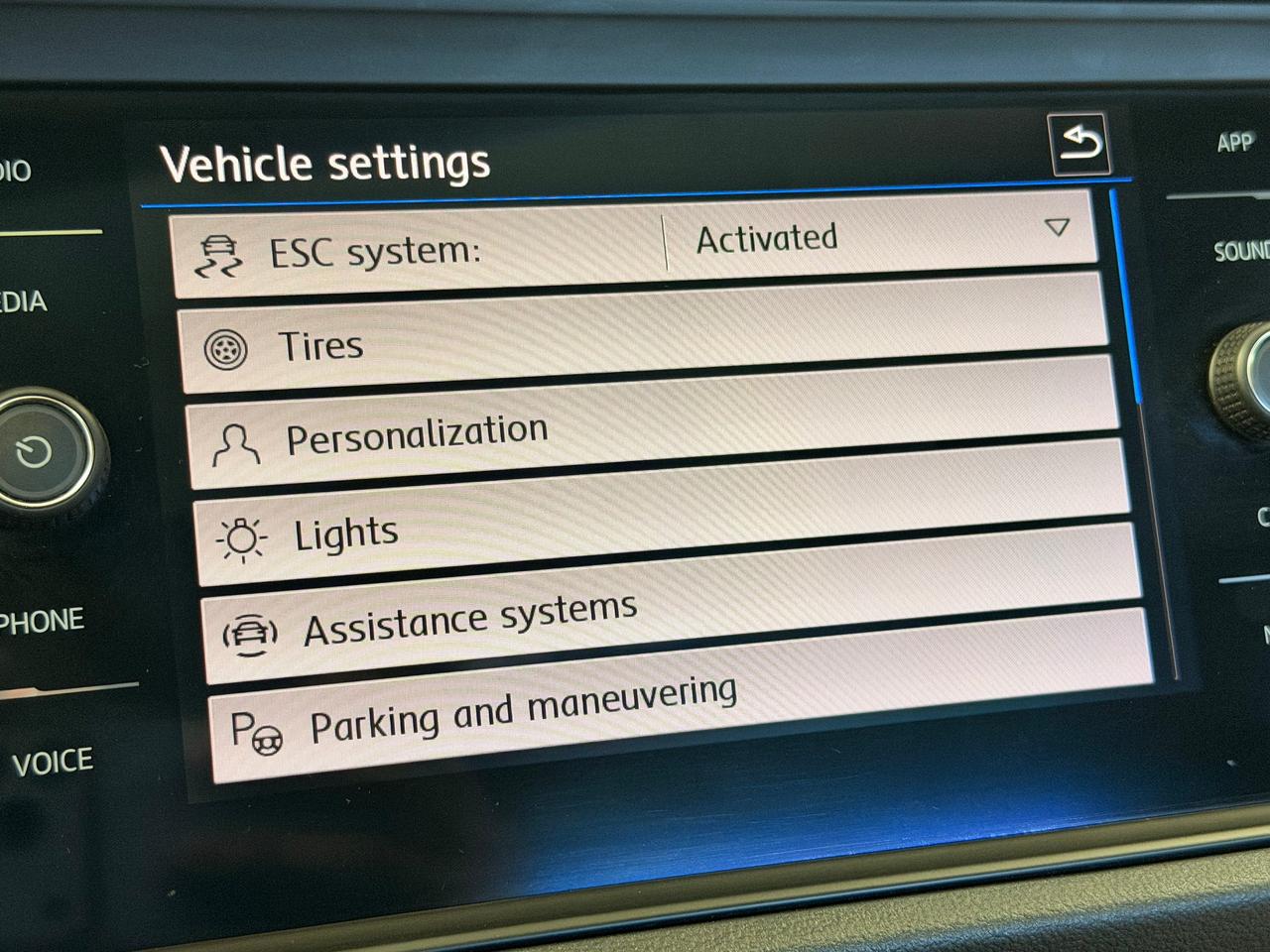 2019 Volkswagen Jetta Highline+Sunroof+New Tires+CLEAN CARFAX++ Photo39