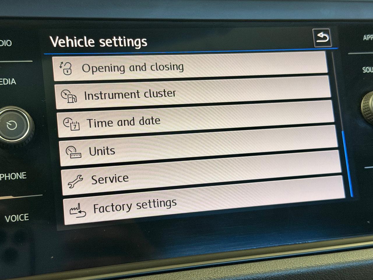 2019 Volkswagen Jetta Highline+Sunroof+New Tires+CLEAN CARFAX++ Photo40