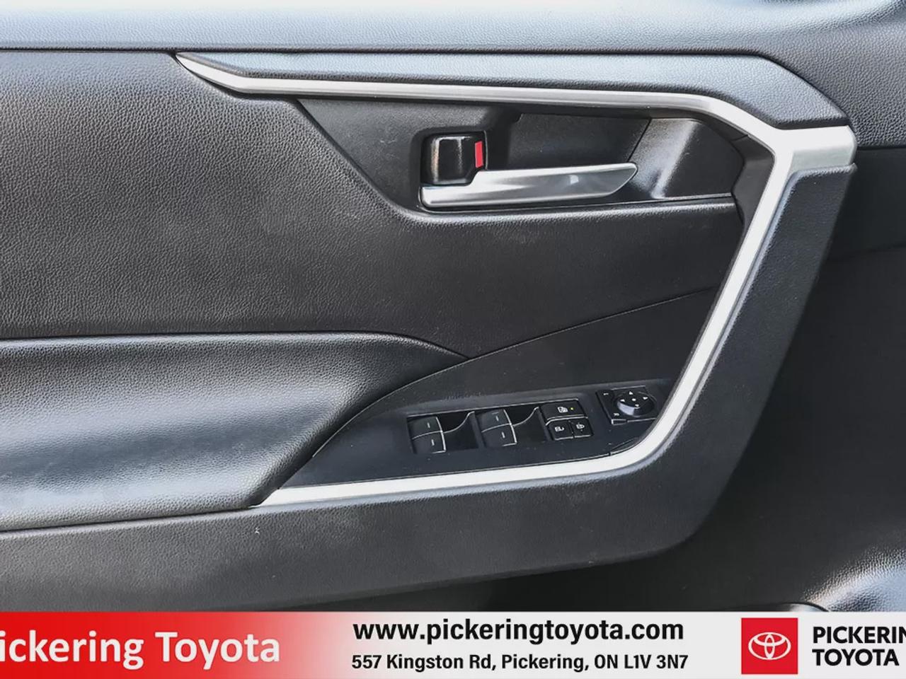 2022 Toyota RAV4 Hybrid SE Photo
