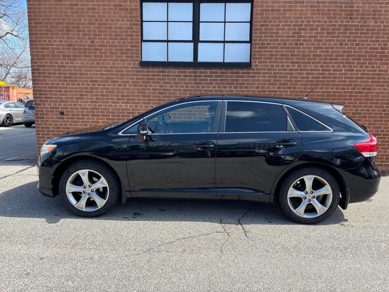 2015 Toyota Venza XLE V6 AWD Pano Roof Leather Photo