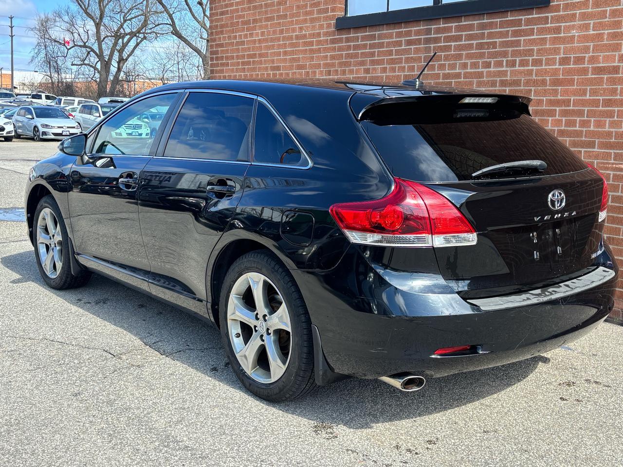 2015 Toyota Venza XLE V6 AWD Pano Roof Leather Photo
