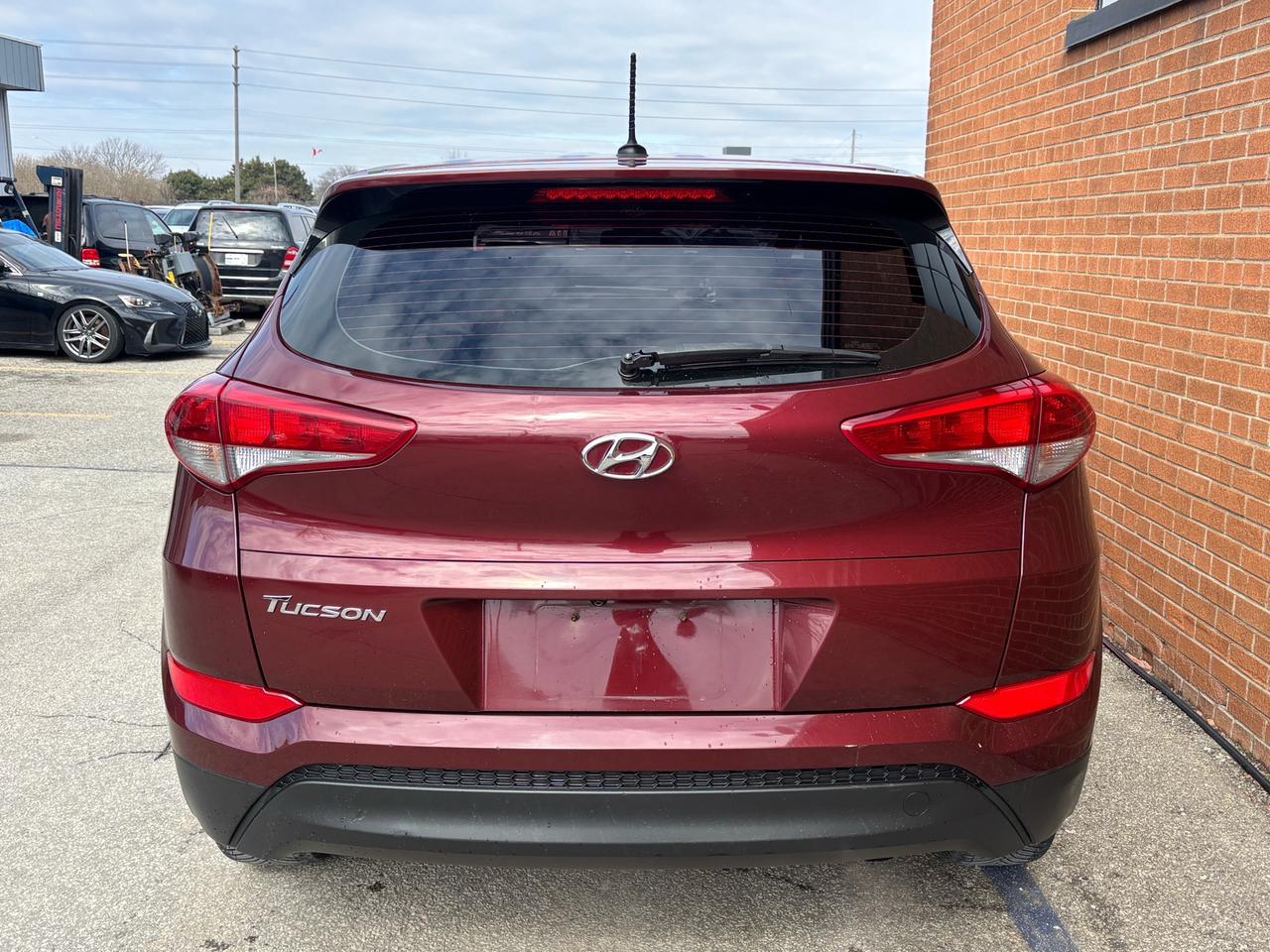 2017 Hyundai Tucson FWD 4DR 2.0L Photo