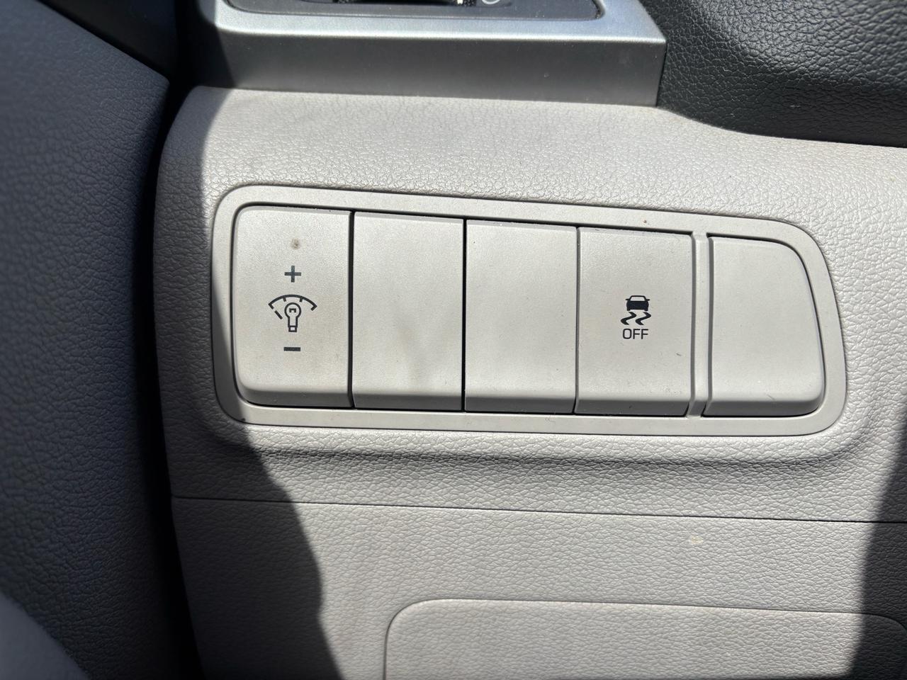 2017 Hyundai Tucson FWD 4DR 2.0L Photo