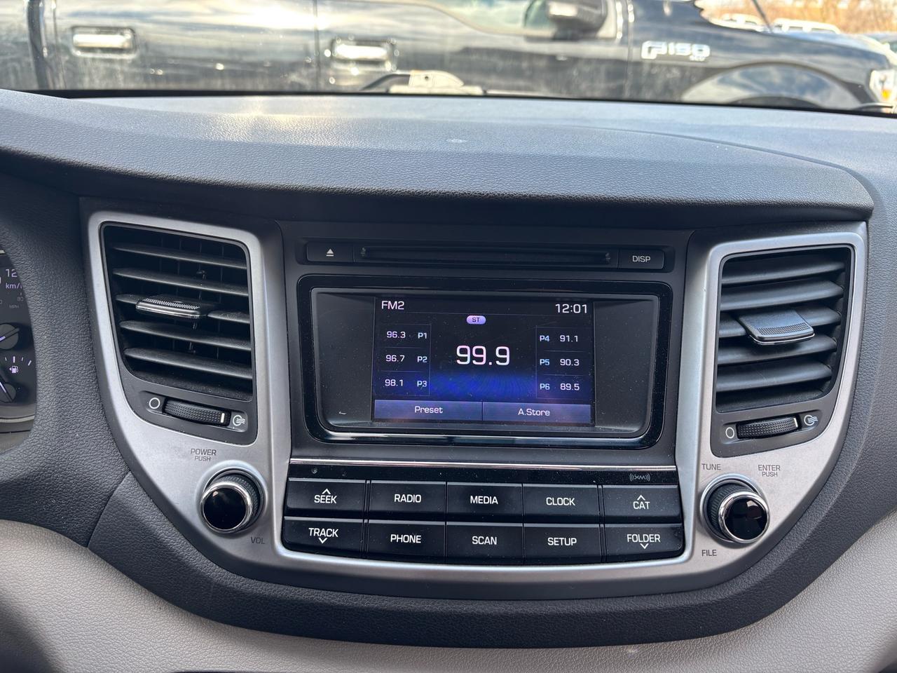 2017 Hyundai Tucson FWD 4DR 2.0L Photo