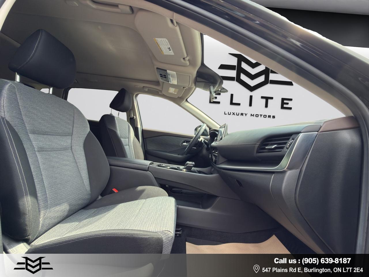 2023 Nissan Rogue SV MOONROOF AWD - LOW LOW KMS !!! Photo