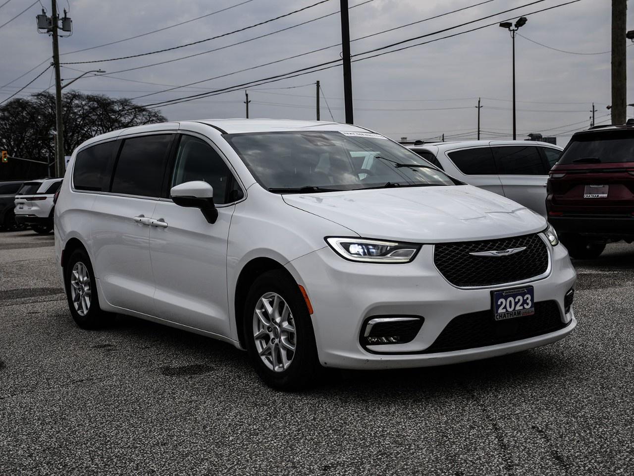2023 Chrysler Pacifica Touring L FWD Photo