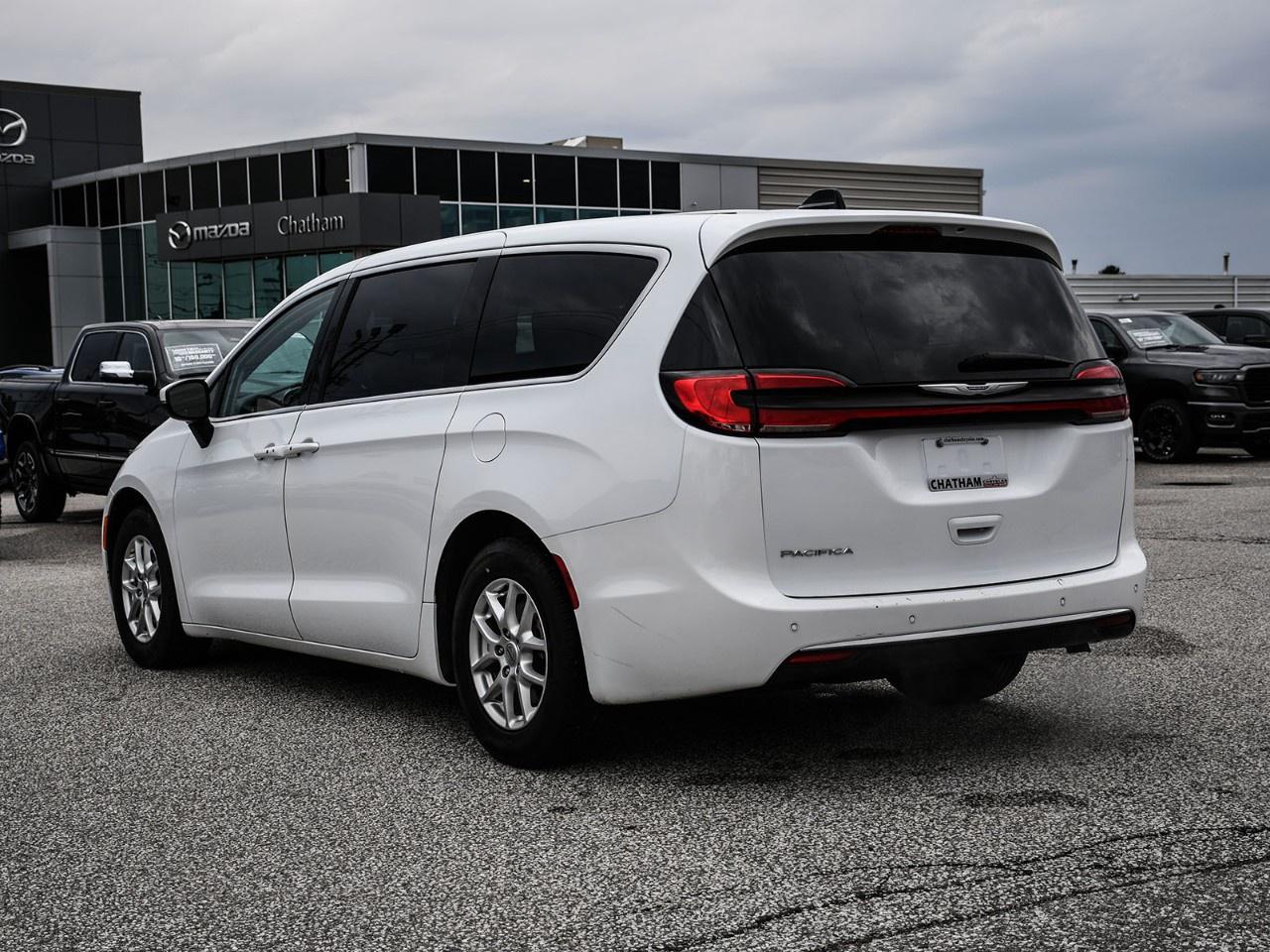 2023 Chrysler Pacifica Touring L FWD Photo