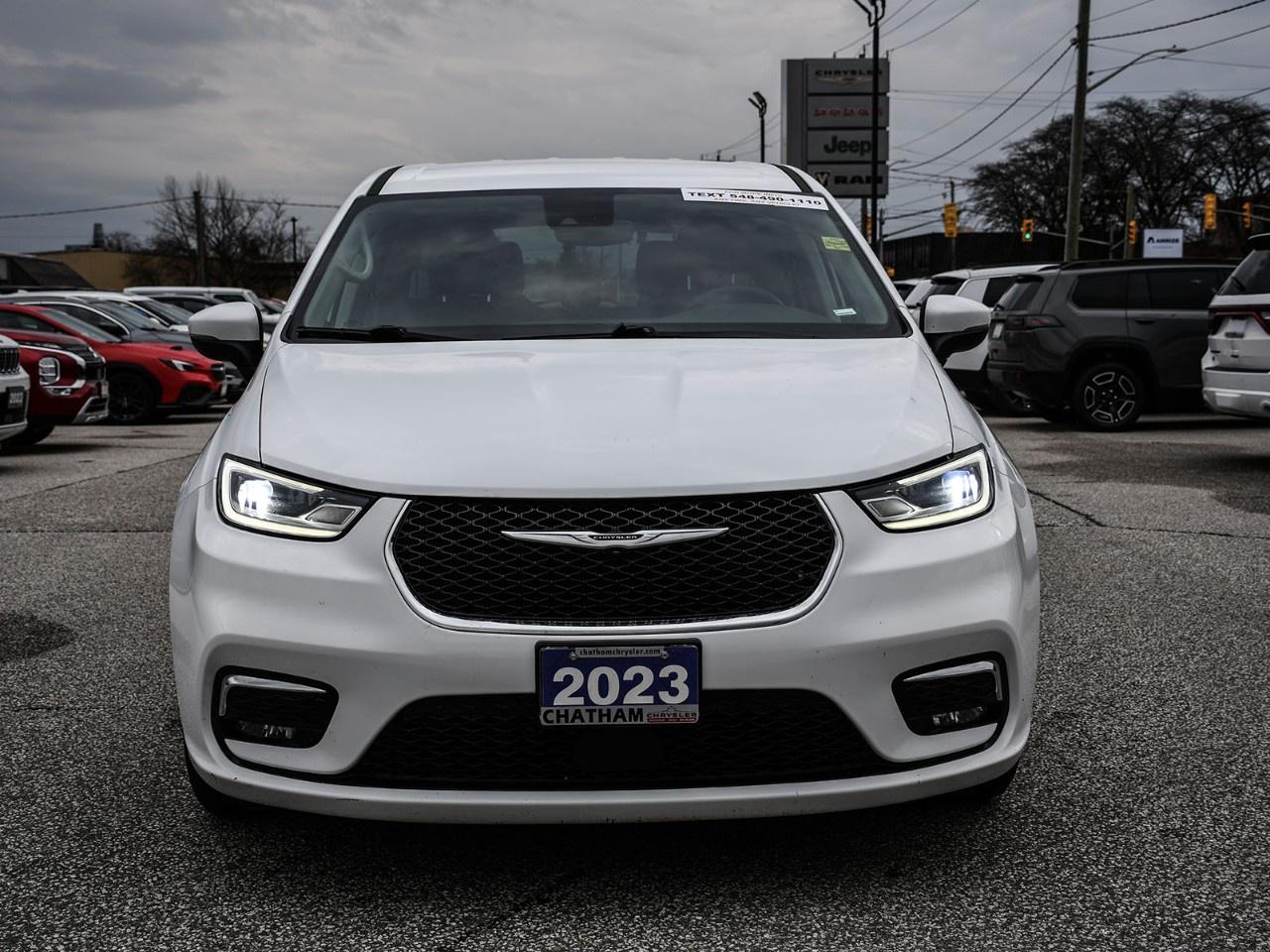 2023 Chrysler Pacifica Touring L FWD Photo