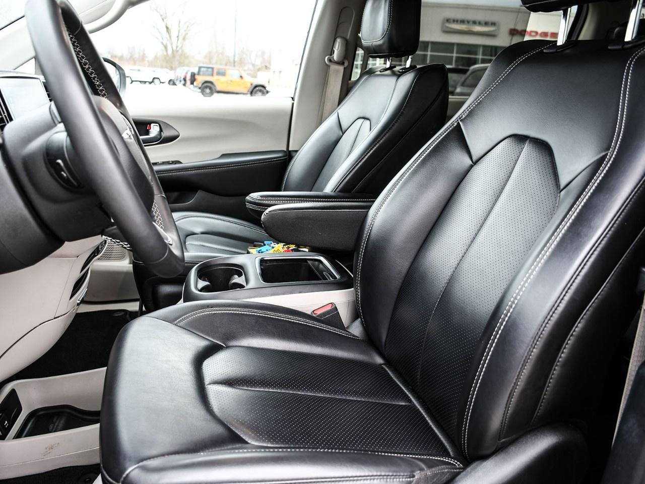 2023 Chrysler Pacifica Touring L FWD Photo