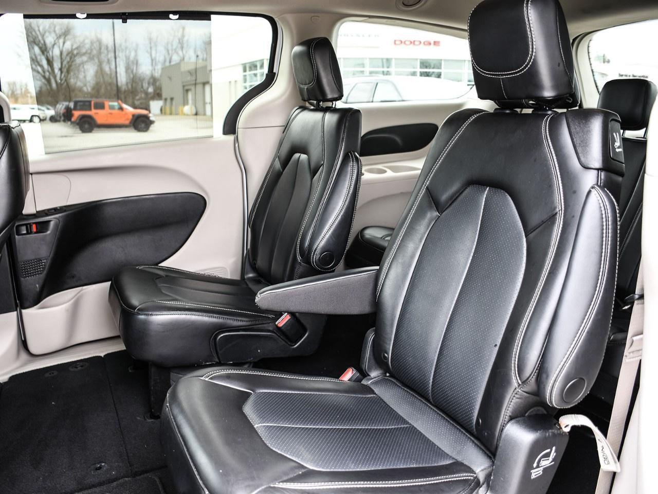 2023 Chrysler Pacifica Touring L FWD Photo