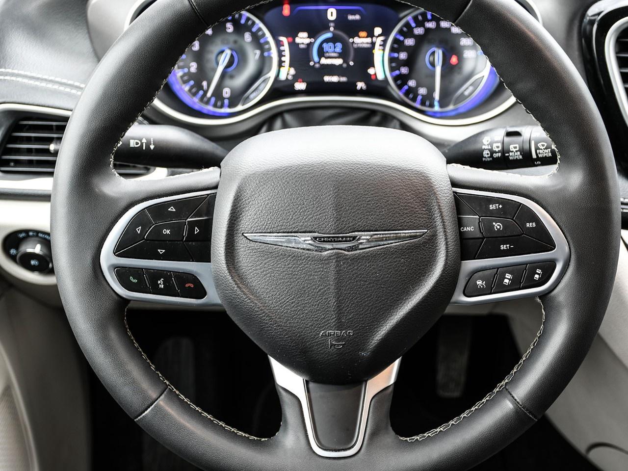 2023 Chrysler Pacifica Touring L FWD Photo