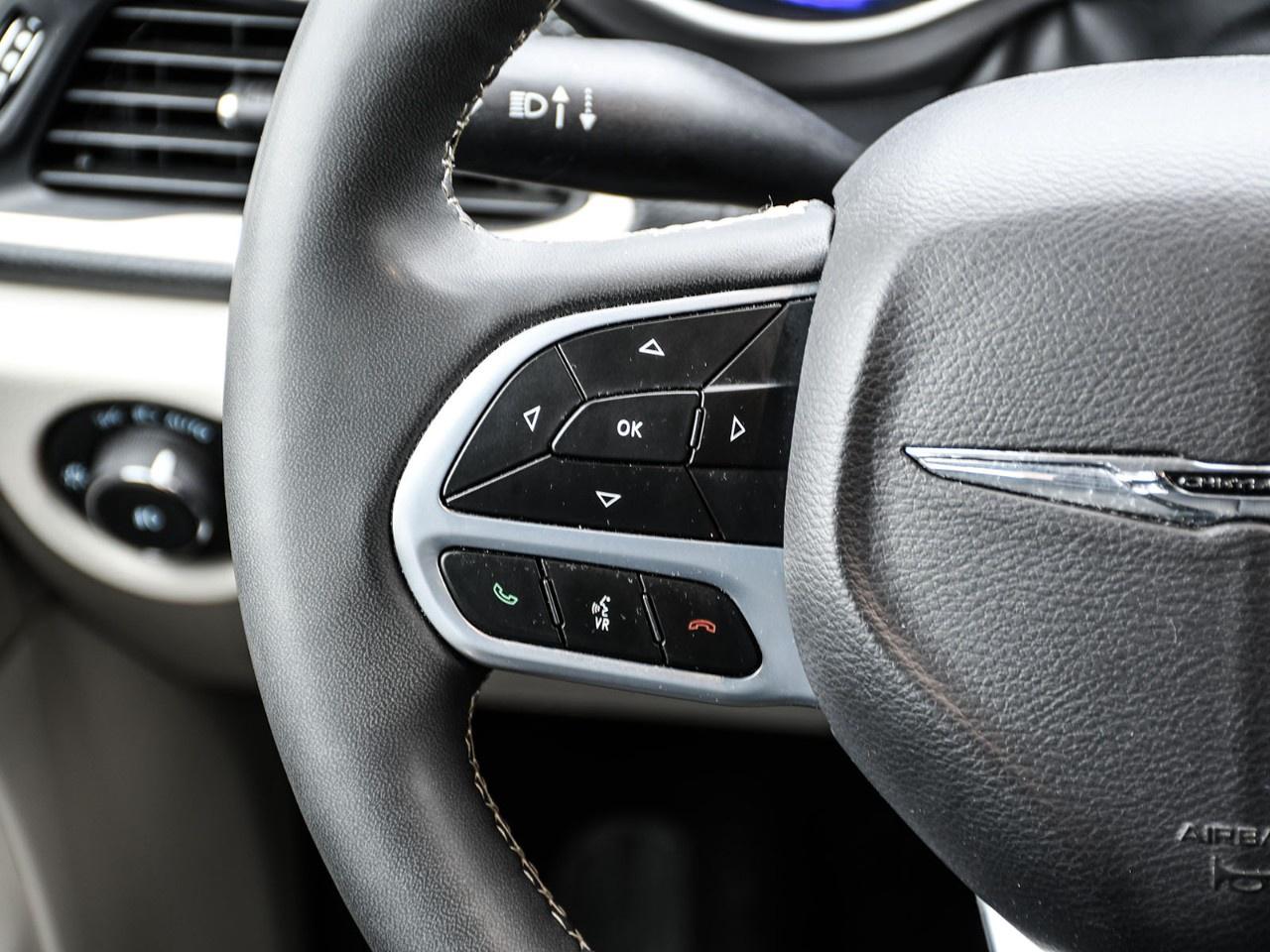 2023 Chrysler Pacifica Touring L FWD Photo