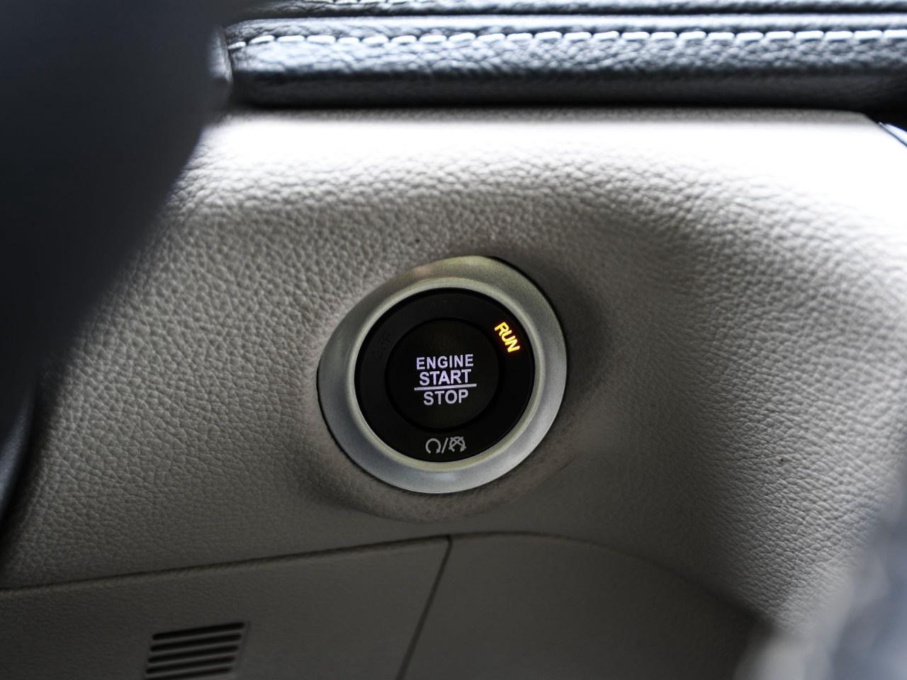 2023 Chrysler Pacifica Touring L FWD Photo