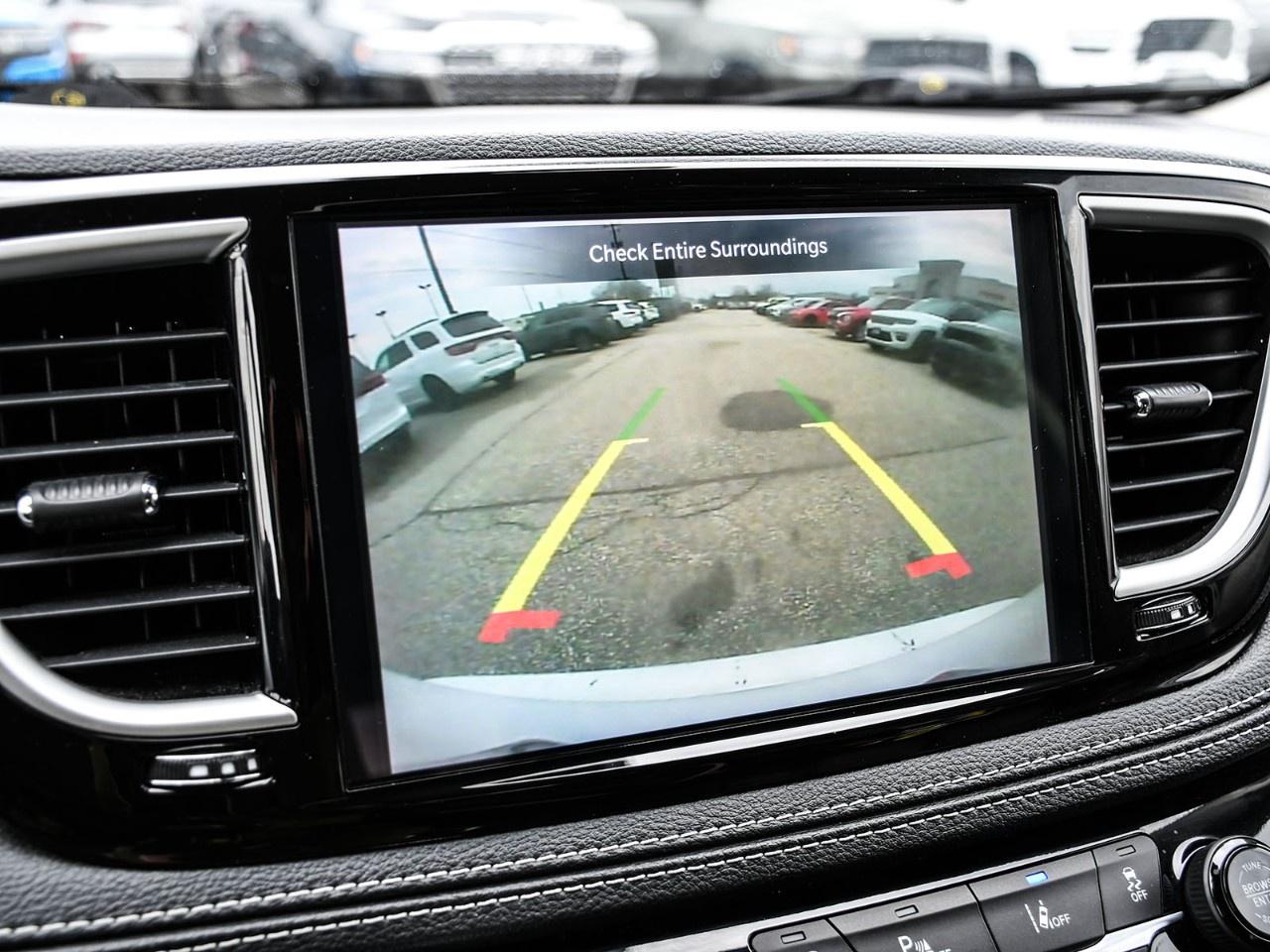 2023 Chrysler Pacifica Touring L FWD Photo