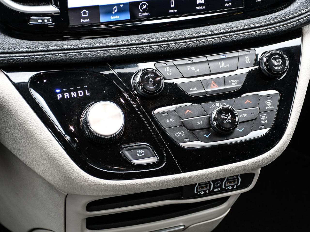 2023 Chrysler Pacifica Touring L FWD Photo