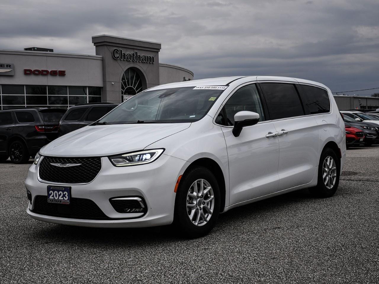 2023 Chrysler Pacifica Touring L FWD Photo
