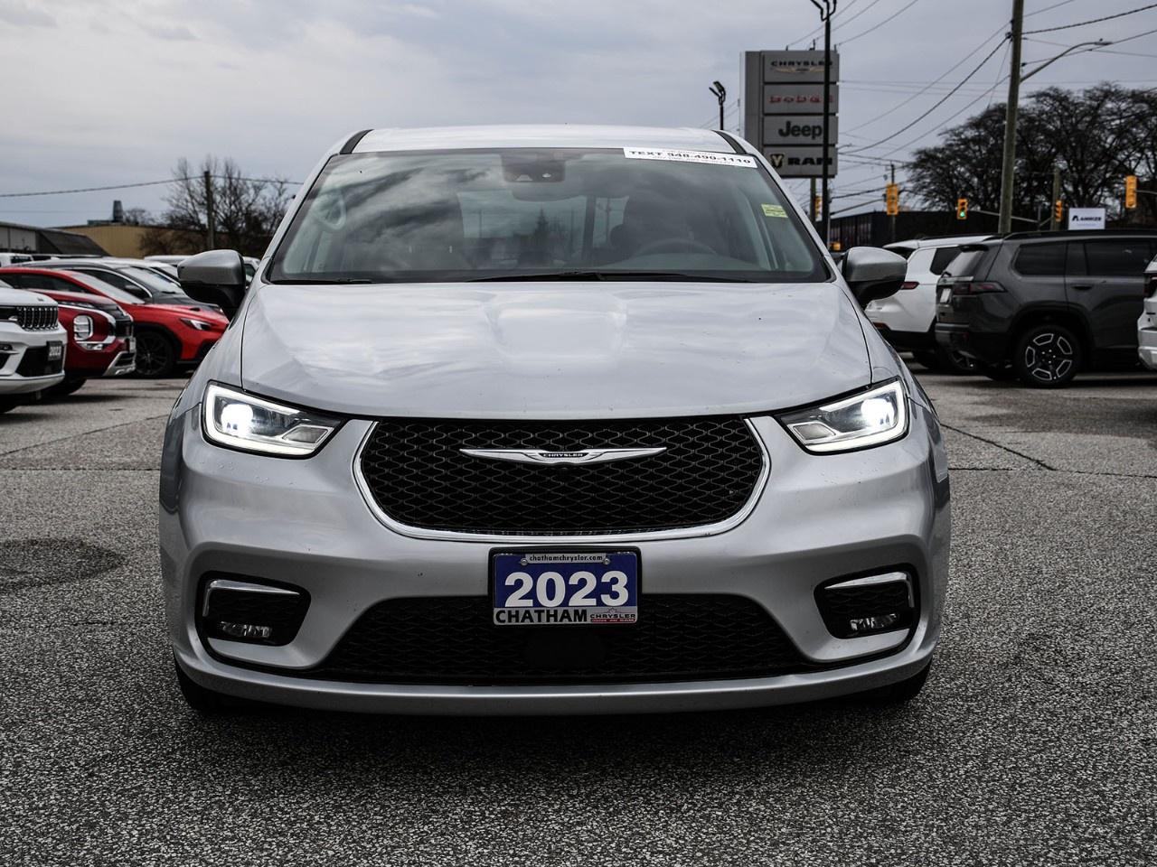 2023 Chrysler Pacifica Touring L FWD Photo