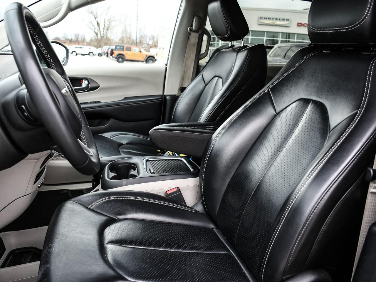 2023 Chrysler Pacifica Touring L FWD Photo