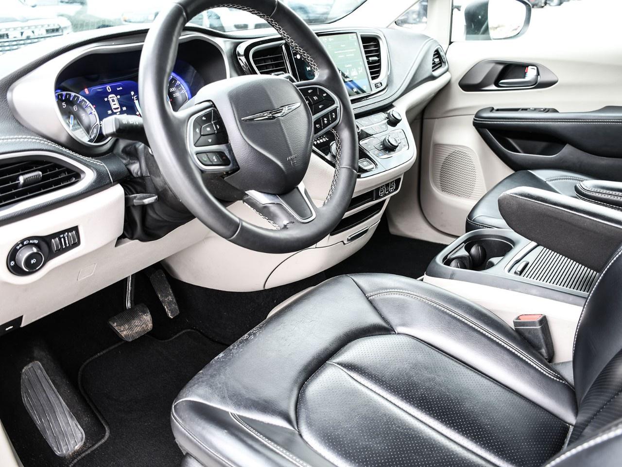 2023 Chrysler Pacifica Touring L FWD Photo